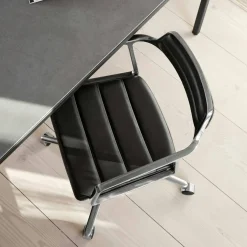 452 Snurrstol Med Fötter, Pulverlackerat Aluminium / Svart Läder