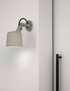 524 Väggspot, Varmgrå