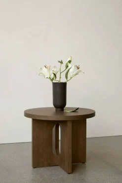Androgyne Sidobord Ø50 cm, Mörkbetsad Ek / Mörkbetsad Ek