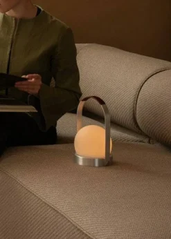 Carrie Bordslampa Portabel, Borstad Aluminium