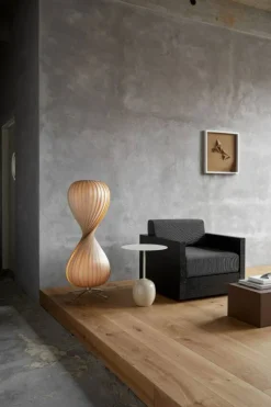 TR10 Golvlampa Natural 138 cm